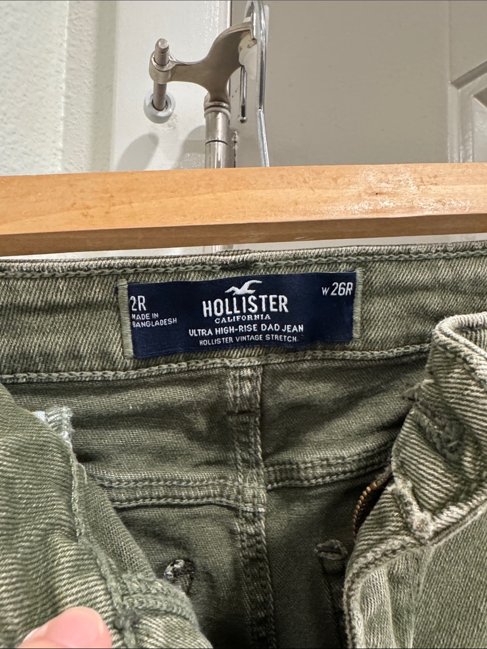Hollister Olive Cargo Pants Utility Pockets Ultra High rise dad Jean size 2R 26R - Picture 2 of 4